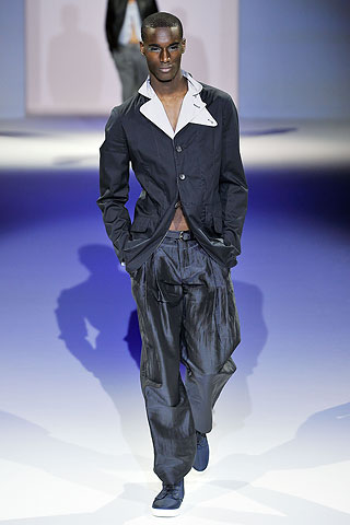 Giorgio Armani / - 2011